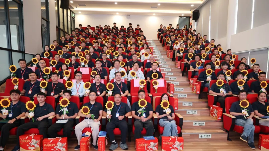 2026年尊龙凯时人生就是搏科技教师节活动温暖...